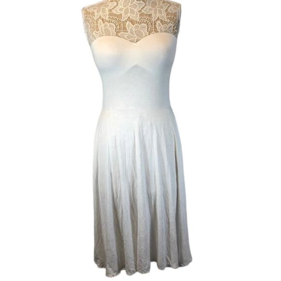 Victoria’s Secret Long White Strapless tube dress built in bra 34 D size medium - Picture 2 of 16